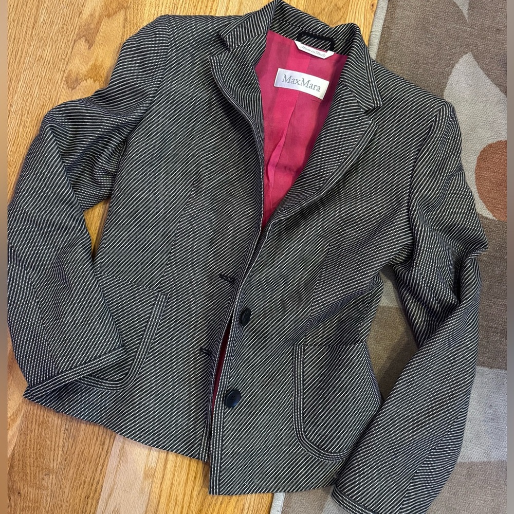 Like New Max Mara Silk Wool Blend Blazer Made in Italy